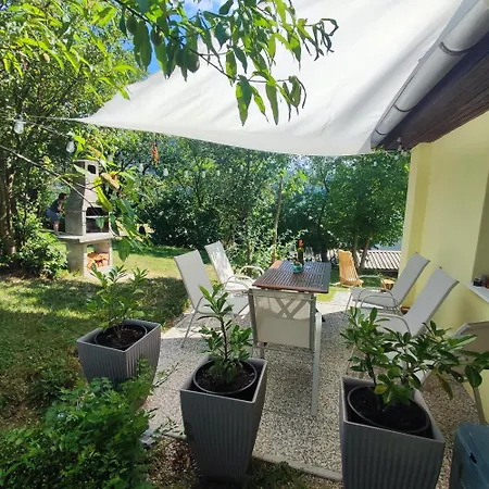 Rural Retreat- Kmecki Oddih Lejlighed Poljcane